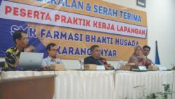 Pelepasan dan Penyerahan Siswa Praktik Kerja Lapangan SMK Farmasi Bhakti Husada Karanganyar